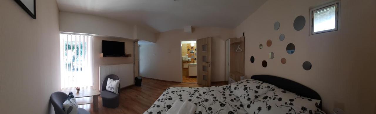 Penzion Marina Pri Slovenskej Restauracii برزنو المظهر الخارجي الصورة