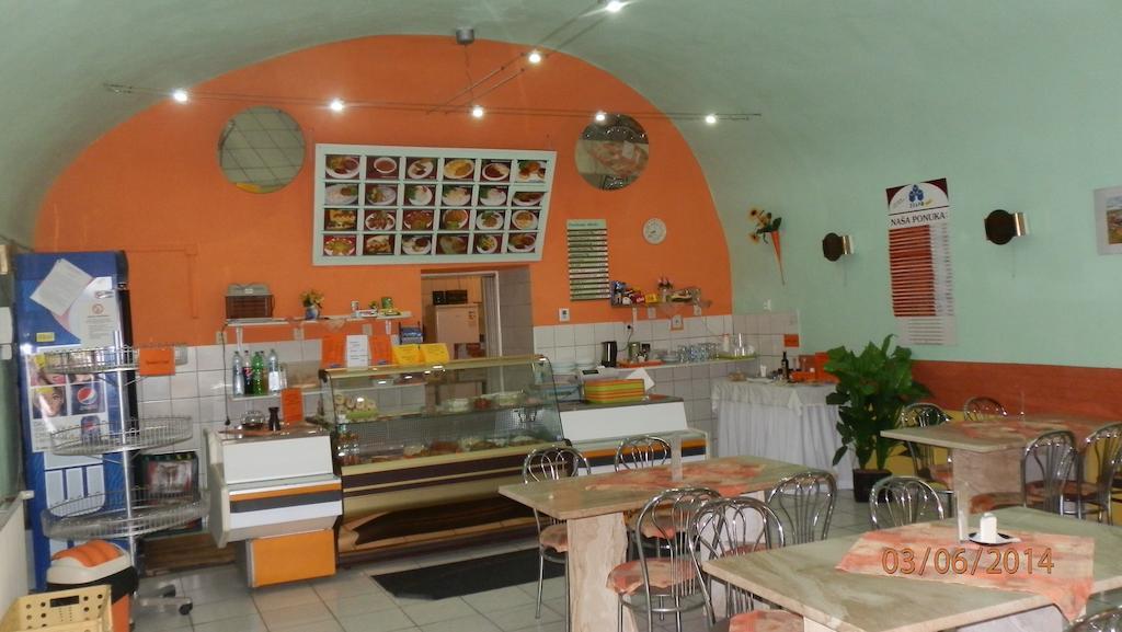 Penzion Marina Pri Slovenskej Restauracii برزنو الغرفة الصورة