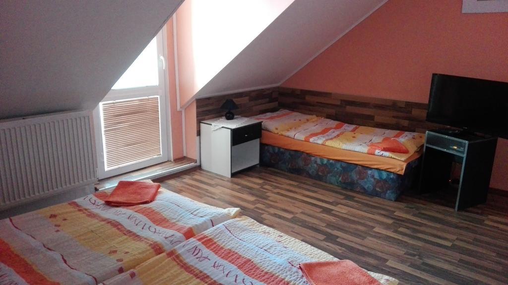 Penzion Marina Pri Slovenskej Restauracii برزنو المظهر الخارجي الصورة