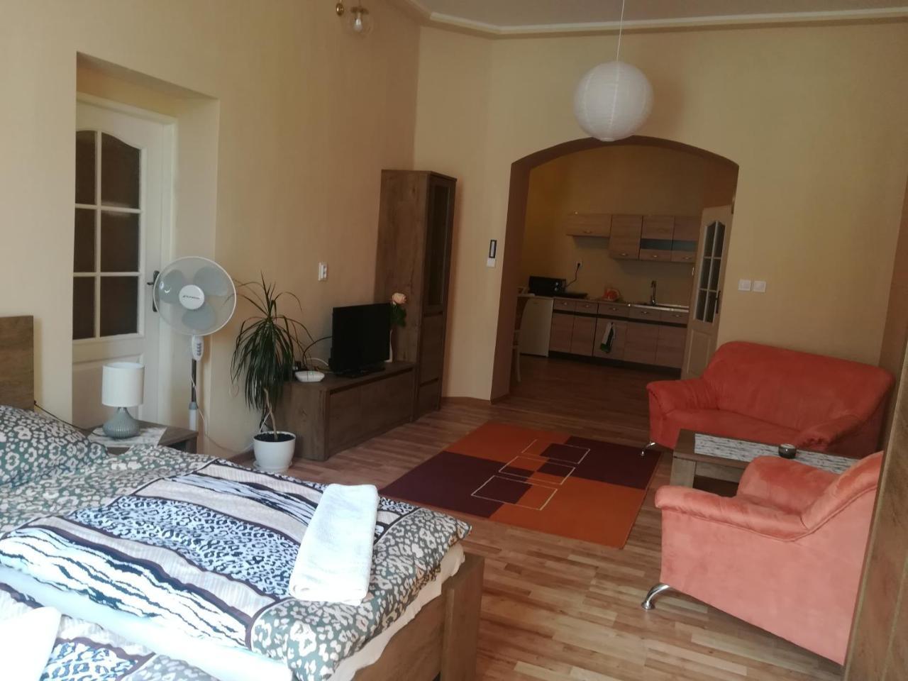 Penzion Marina Pri Slovenskej Restauracii برزنو المظهر الخارجي الصورة